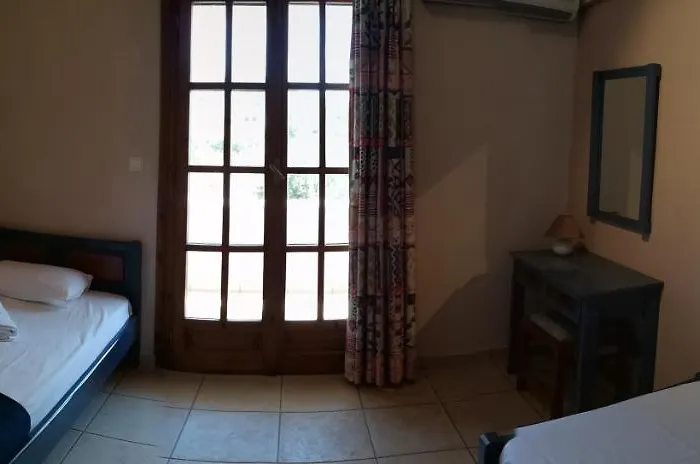 דירה Lakonia Bay